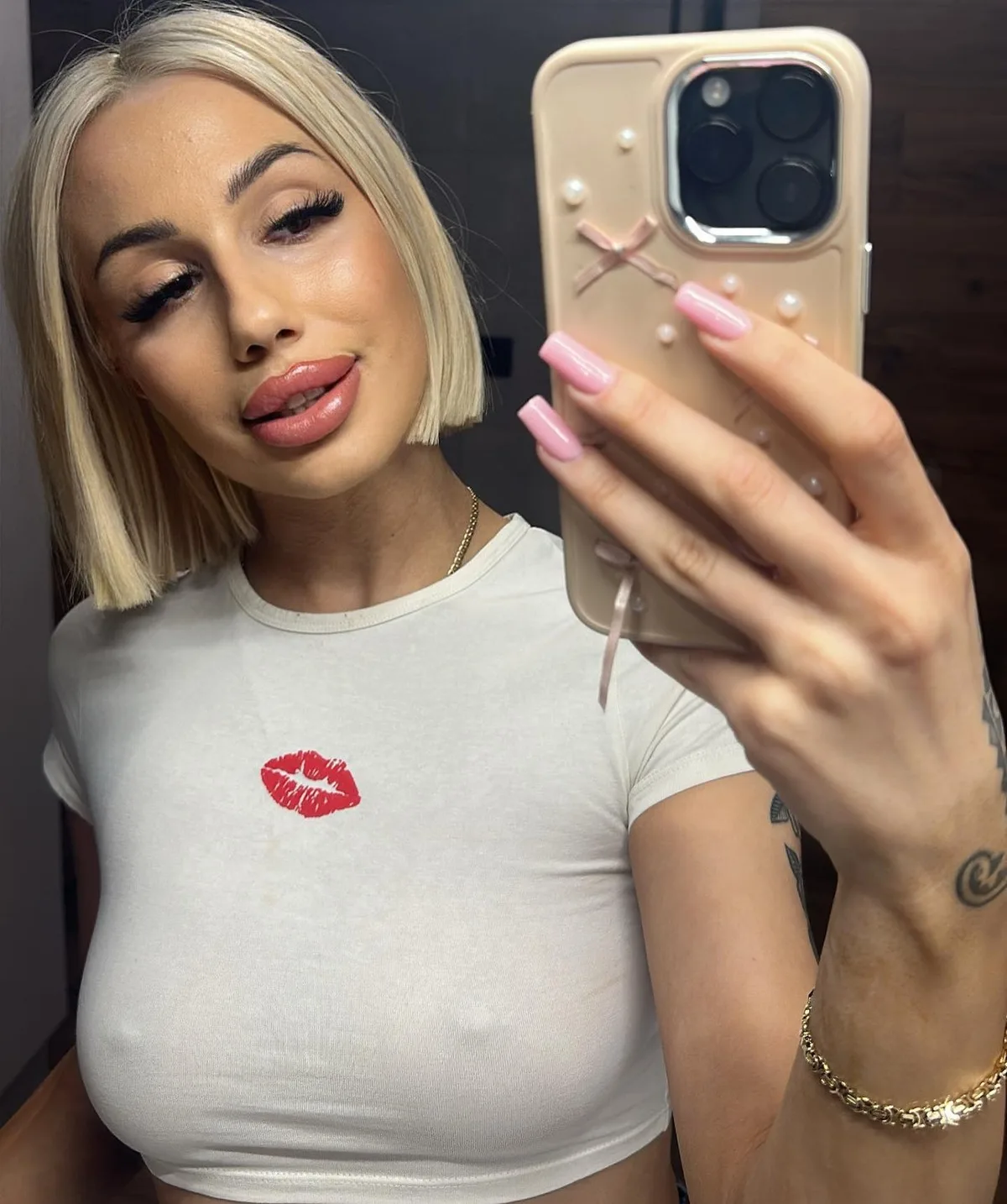 Nora escort 